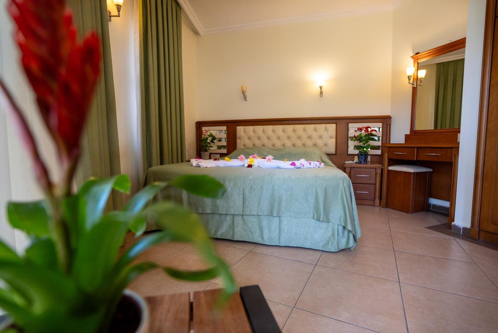 Club Karakas Apart Otel Marmaris Bagian luar foto